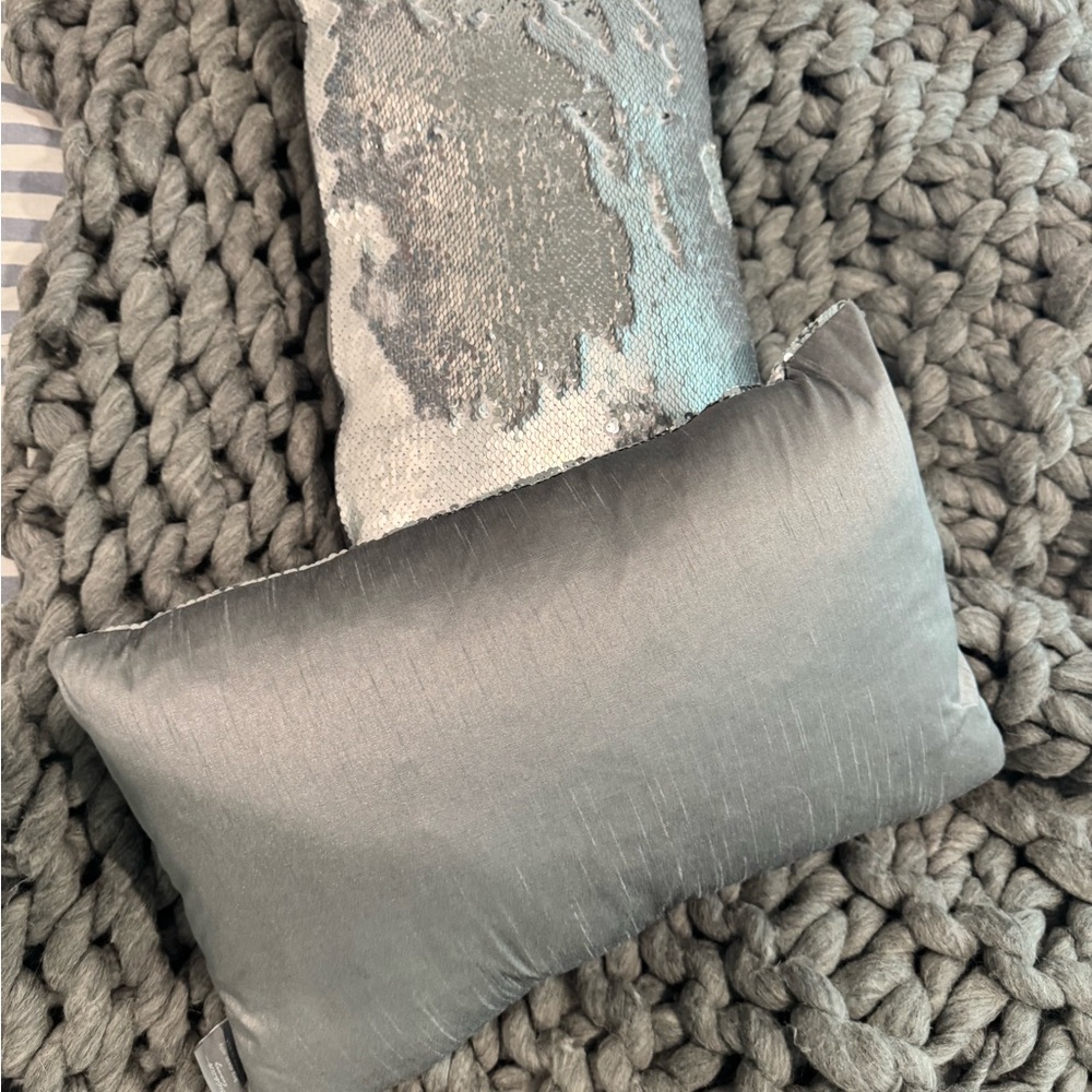 NWT Aviva Stanoff Gray Wool LoopDecorative Throw and two silver sequin pillows